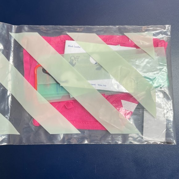NWT OFF-WHITE Fuchsia Pink & White Diagonal Striped Face Mask - Picture 5 of 5
